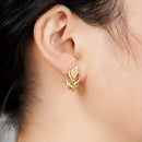 Brincos em formato de folha, zircônia brilhante, com banho similar a ouro 18k - Elegância que floresce em seus ouvidos!