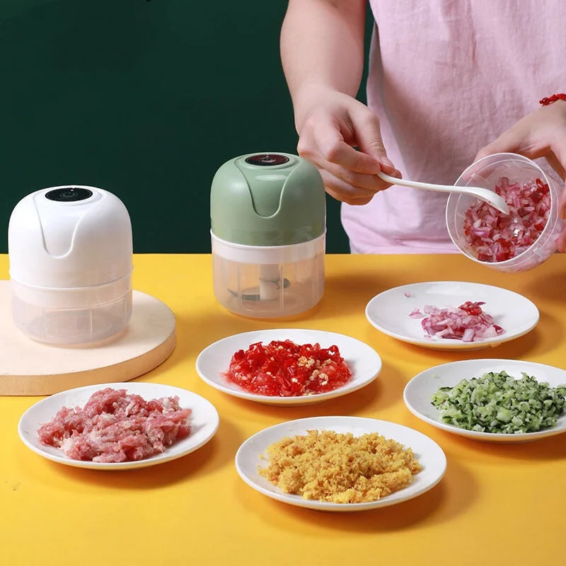 Mini Processador  de alimentos  250 ML - Elétrico bivolt USB uso Portátil Multicolorido com 3 Lâminas de Aço Inoxidável - Cozinhar nunca foi tão fácil e divertido!