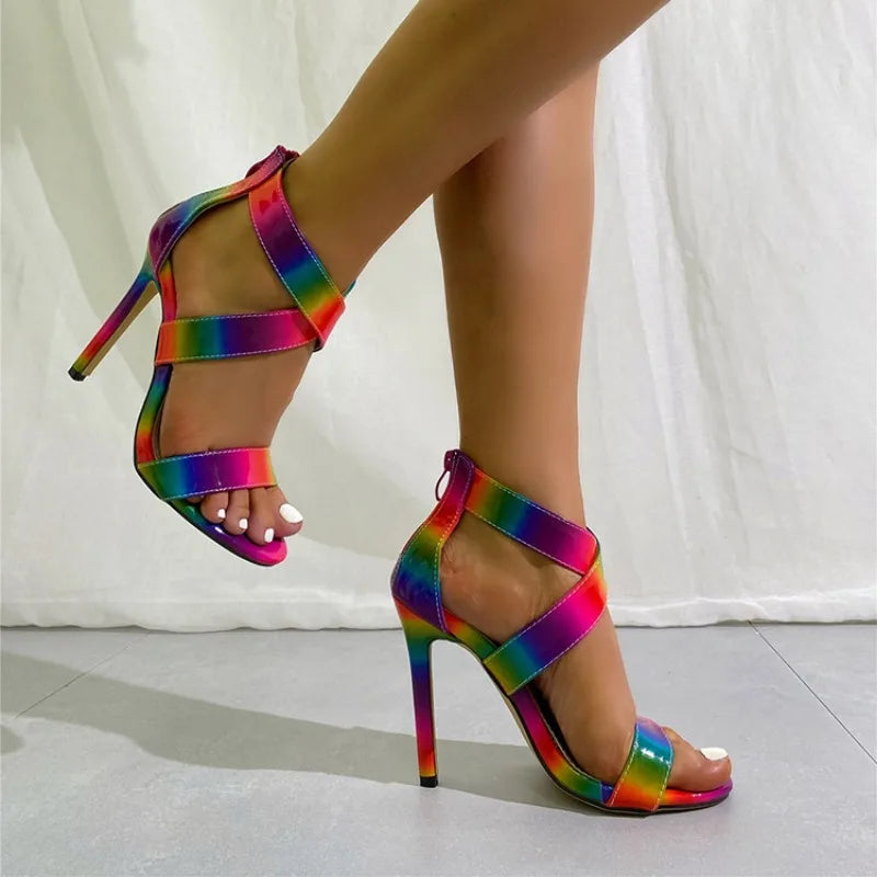 Sandália de luxo salto alto design moderno para mulheres, cor arco-íris, com  zíper traseiro  - Sandálias que vão te fazer brilhar!