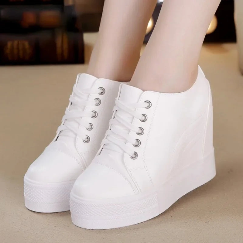 Tênis Casual Feminino de Couro com Plataforma alta - Poder e Elegância em cada passo!