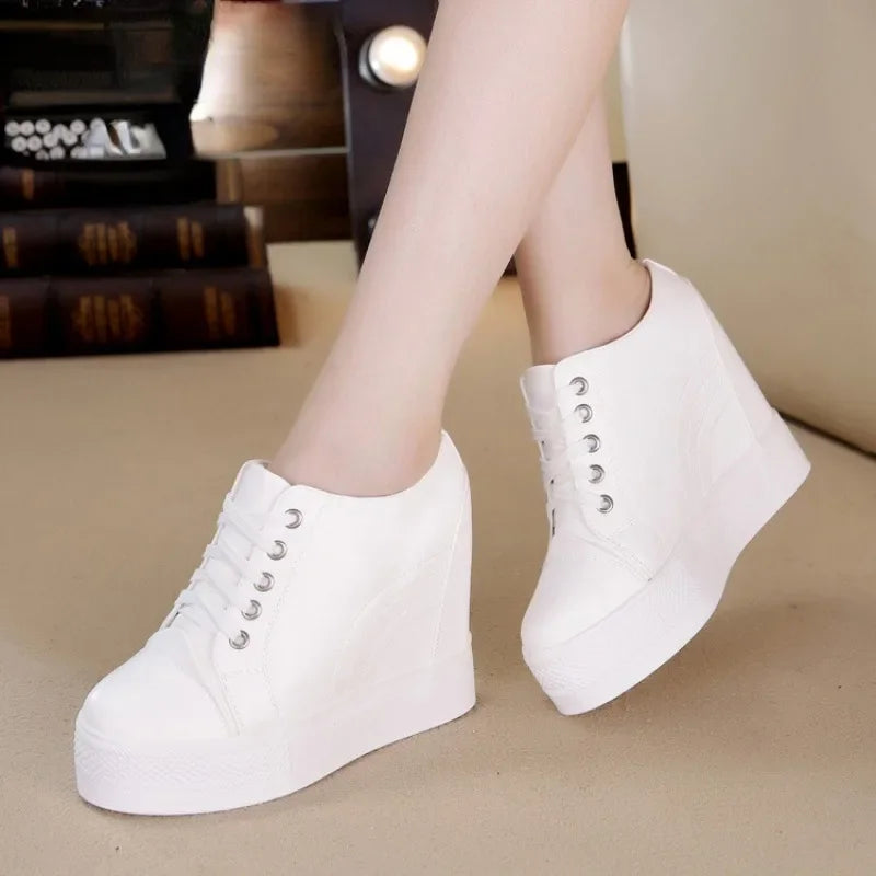 Tênis Casual Feminino de Couro com Plataforma alta - Poder e Elegância em cada passo!