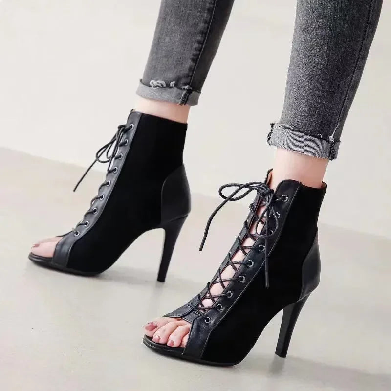 Sandália Feminina salto alto estilo Bota com Fecho dianteiro - Ousadia e Elegância para seus pés!