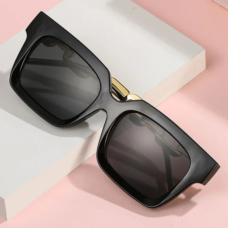 Óculos de sol  estilo quadrado de luxo masculino e feminino de armação grande proteção UV400 - Um acessório  que te define e te diferencia da multidão!