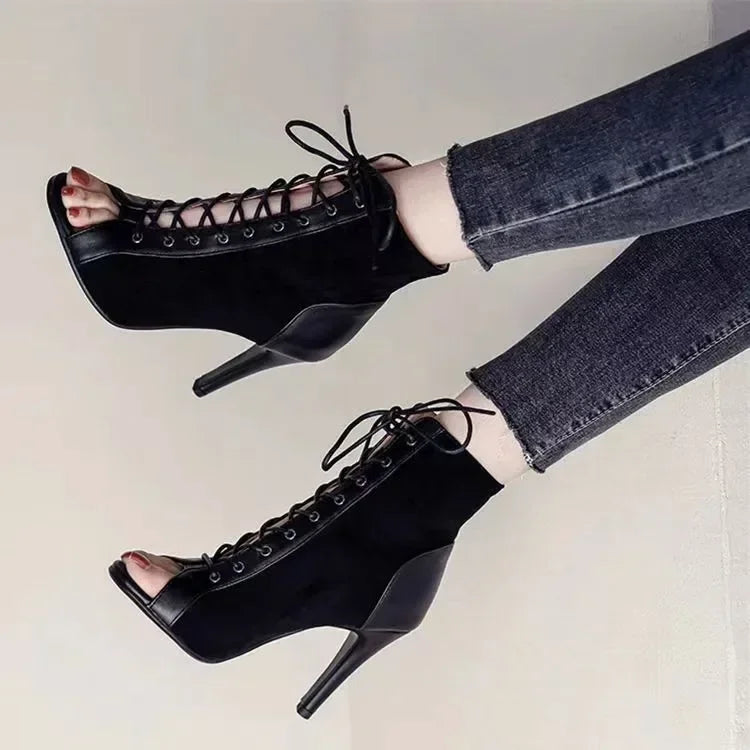 Sandália Feminina salto alto estilo Bota com Fecho dianteiro - Ousadia e Elegância para seus pés!