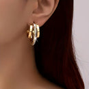 Brincos de tríplice argolas lisa e com pedras brilhante - dourado e prateado - Triplo charme para você!